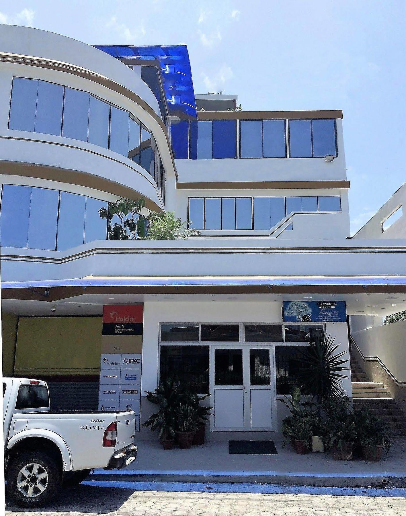 Hotel Los Algarrobos Puerto Baquerizo Moreno Exterior photo