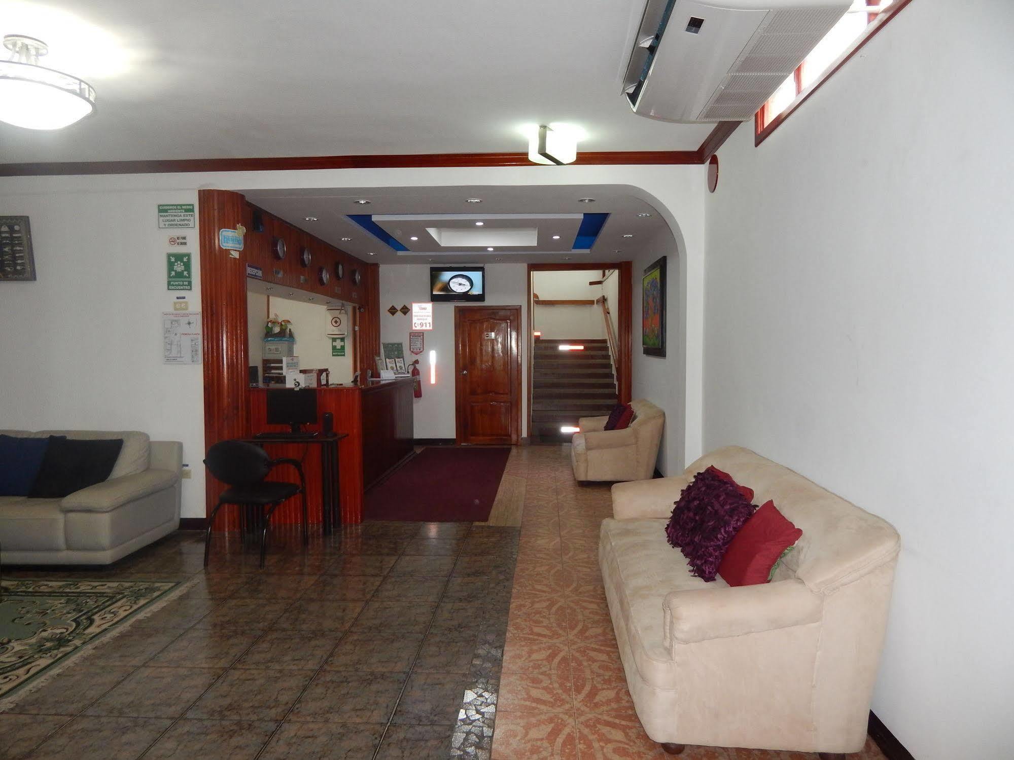 Hotel Los Algarrobos Puerto Baquerizo Moreno Exterior photo